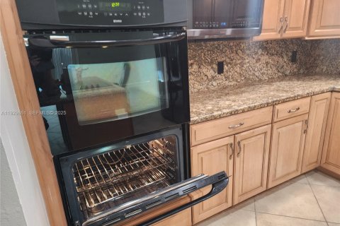 Снять в аренду таунхаус в Хайалиа, Флорида 3 спальни, 149.2м2, № 1988996 - фото 29