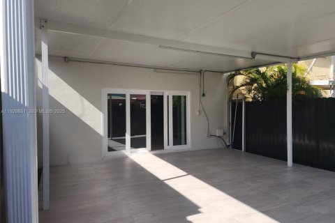 Снять в аренду таунхаус в Хайалиа, Флорида 3 спальни, 149.2м2, № 1988996 - фото 7