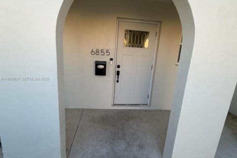 Снять в аренду таунхаус в Хайалиа, Флорида 3 спальни, 149.2м2, № 1988996 - фото 16