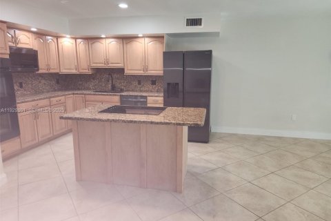 Снять в аренду таунхаус в Хайалиа, Флорида 3 спальни, 149.2м2, № 1988996 - фото 26