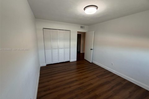 Снять в аренду таунхаус в Хайалиа, Флорида 3 спальни, 149.2м2, № 1988996 - фото 14