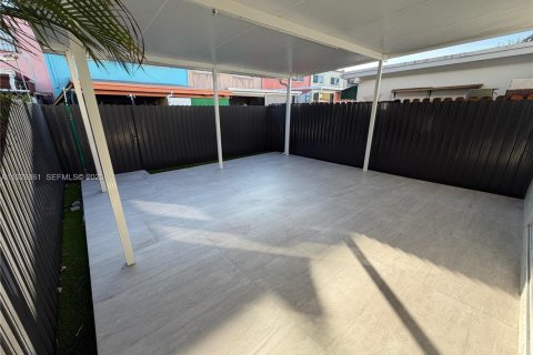 Снять в аренду таунхаус в Хайалиа, Флорида 3 спальни, 149.2м2, № 1988996 - фото 9