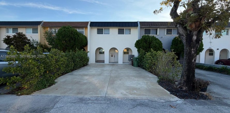 Таунхаус в Хайалиа, Флорида 3 спальни, 149.2м2 № 1988996