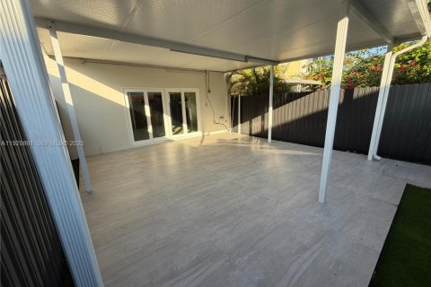Снять в аренду таунхаус в Хайалиа, Флорида 3 спальни, 149.2м2, № 1988996 - фото 5