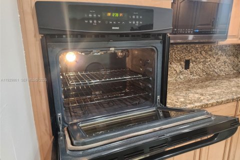 Снять в аренду таунхаус в Хайалиа, Флорида 3 спальни, 149.2м2, № 1988996 - фото 30