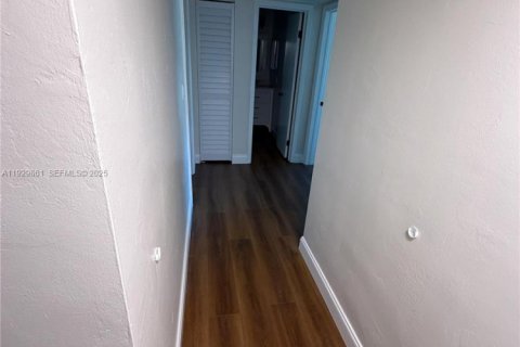 Снять в аренду таунхаус в Хайалиа, Флорида 3 спальни, 149.2м2, № 1988996 - фото 13