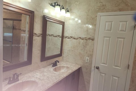 Снять в аренду таунхаус в Хайалиа, Флорида 3 спальни, 149.2м2, № 1988996 - фото 15
