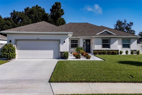 Villa ou maison à vendre à Auburndale, Floride: 4 chambres, 240.34 m2 № 1904853 - photo 1