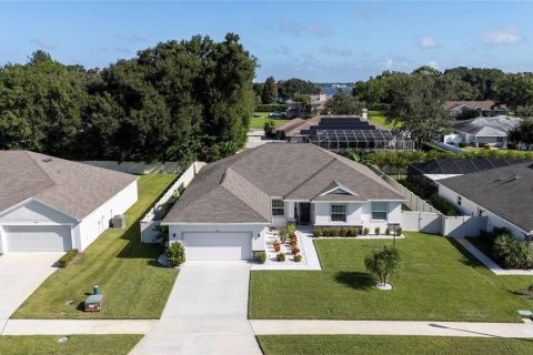 Villa ou maison à vendre à Auburndale, Floride: 4 chambres, 240.34 m2 № 1904853 - photo 2