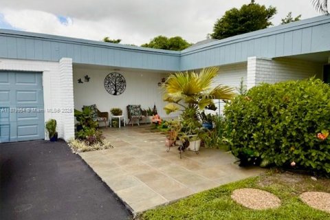 Casa en venta en Tamarac, Florida, 2 dormitorios, 187.76 m2 № 1928819 - foto 1