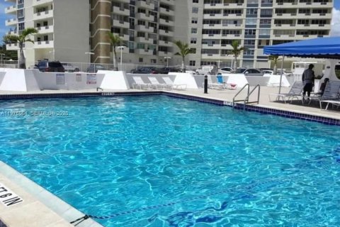 Copropriété à vendre à Hallandale Beach, Floride: 1 chambre, 52.95 m2 № 2040752 - photo 5