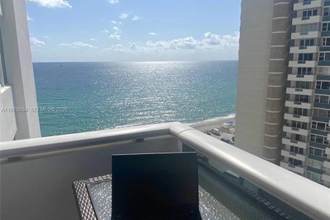 Copropriété à vendre à Hallandale Beach, Floride: 1 chambre, 52.95 m2 № 2040752 - photo 1