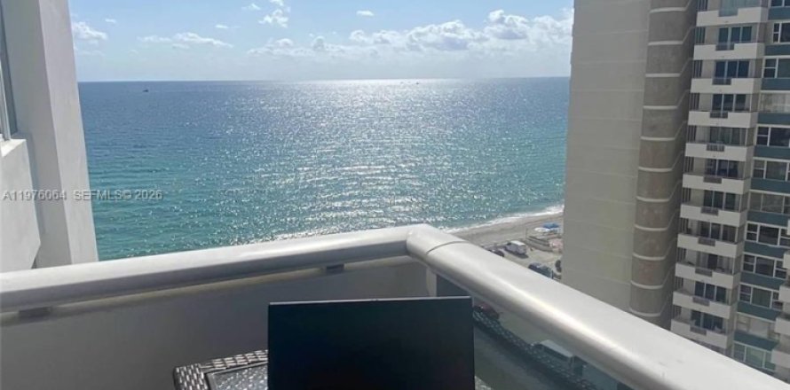 Condo à Hallandale Beach, Floride, 1 chambre  № 2040752