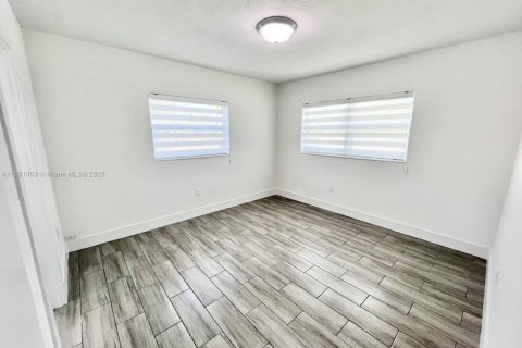 Снять в аренду виллу или дом в Майами, Флорида 4 спальни, 158.12м2, № 1930784 - фото 5