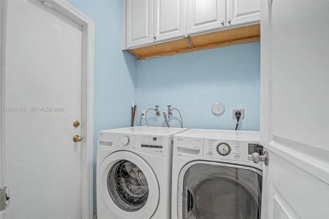 Купить виллу или дом в Мирамар, Флорида 4 спальни, 230.49м2, № 2066278 - фото 16