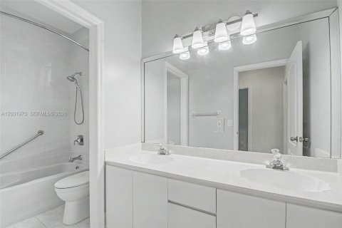 Купить виллу или дом в Мирамар, Флорида 4 спальни, 230.49м2, № 2066278 - фото 25