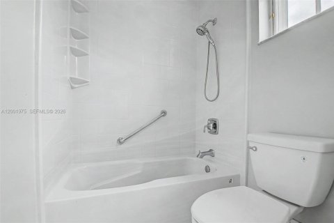 Купить виллу или дом в Мирамар, Флорида 4 спальни, 230.49м2, № 2066278 - фото 26