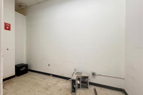 Commercial property in Orlando, Florida 980.58 sq.m. № 2100853 - photo 20