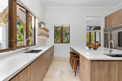 Купить виллу или дом в Корал-Гейблс, Флорида 8 спален, 1100.61м2, № 2026172 - фото 20