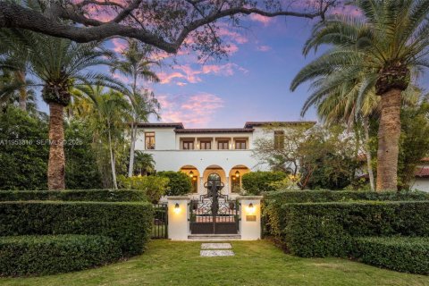 Купить виллу или дом в Корал-Гейблс, Флорида 8 спален, 1100.61м2, № 2026172 - фото 2