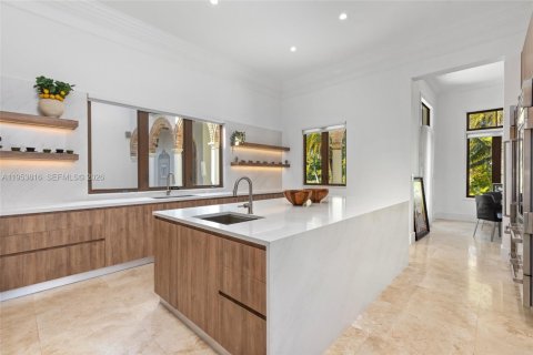 Купить виллу или дом в Корал-Гейблс, Флорида 8 спален, 1100.61м2, № 2026172 - фото 24