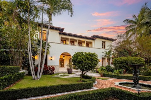 Купить виллу или дом в Корал-Гейблс, Флорида 8 спален, 1100.61м2, № 2026172 - фото 3