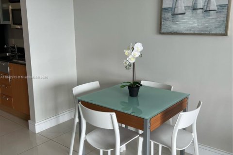 Condo in Miami, Florida, 1 bedroom  № 1836260 - photo 12