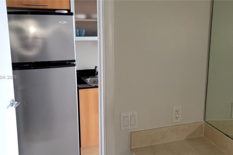 Condo in Miami, Florida, 1 bedroom  № 1836260 - photo 21