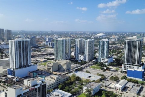 Condo in Miami, Florida, 1 bedroom  № 1836260 - photo 15