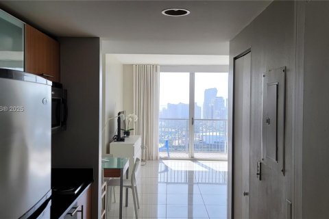 Condo in Miami, Florida, 1 bedroom  № 1836260 - photo 5