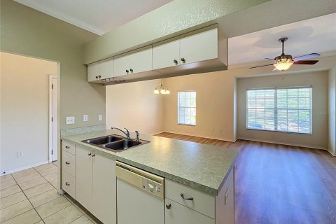 Condo in Winter Haven, Florida, 2 bedrooms № 2383976 - photo 6