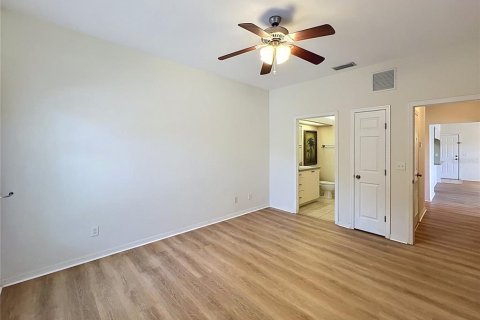 Condo in Winter Haven, Florida, 2 bedrooms № 2383976 - photo 10
