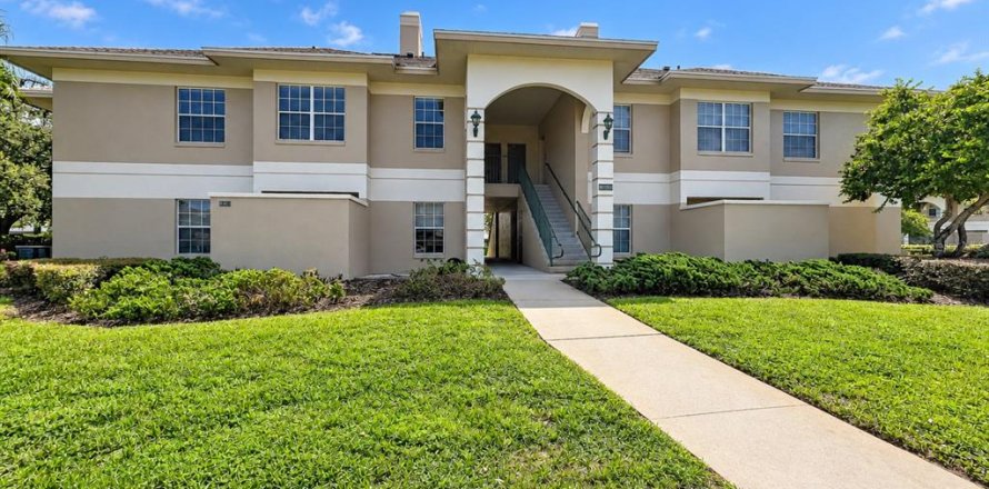 Condo in Winter Haven, Florida, 2 bedrooms № 2383976