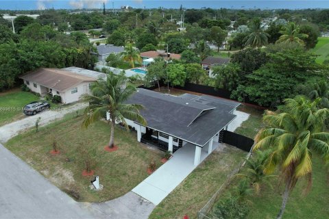 Villa ou maison à vendre à Fort Lauderdale, Floride: 4 chambres № 1692948 - photo 13