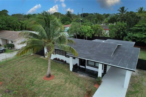 Villa ou maison à vendre à Fort Lauderdale, Floride: 4 chambres № 1692948 - photo 2
