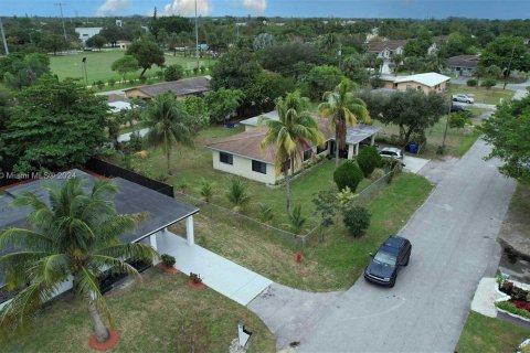 Villa ou maison à vendre à Fort Lauderdale, Floride: 4 chambres № 1692948 - photo 11