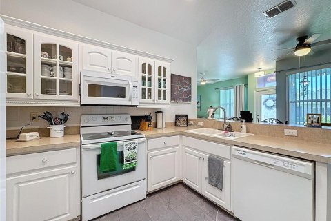House in New Port Richey, Florida 2 bedrooms, 101.82 sq.m. № 1911523 - photo 17