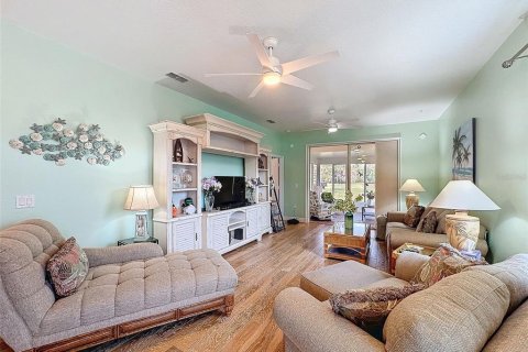 House in New Port Richey, Florida 2 bedrooms, 101.82 sq.m. № 1911523 - photo 11