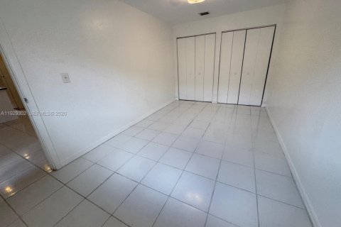 Townhouse in North Miami Beach, Florida 4 bedrooms, 224.36 sq.m. № 1987600 - photo 9