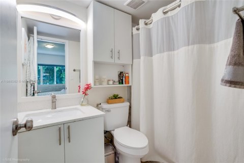 Townhouse in Weston, Florida 2 bedrooms, 110.37 sq.m. № 1920048 - photo 9