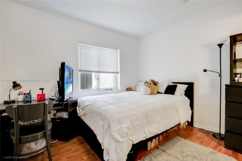 Townhouse in Weston, Florida 2 bedrooms, 110.37 sq.m. № 1920048 - photo 10
