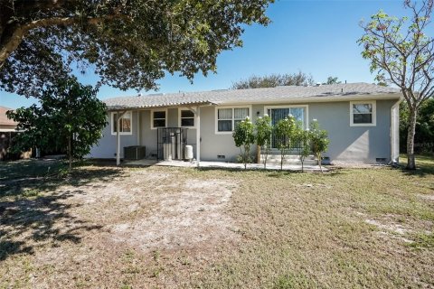 Villa ou maison à louer à Lehigh Acres, Floride: 4 chambres, 133.87 m2 № 2379354 - photo 15