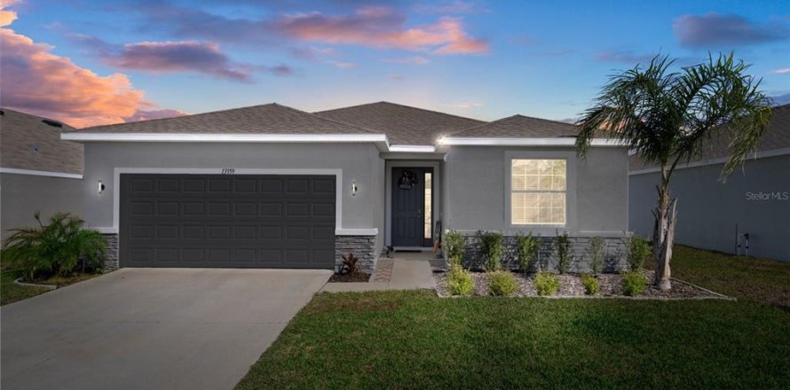 House in Spring Hill, Florida 4 bedrooms, 189.99 sq.m. № 1553020