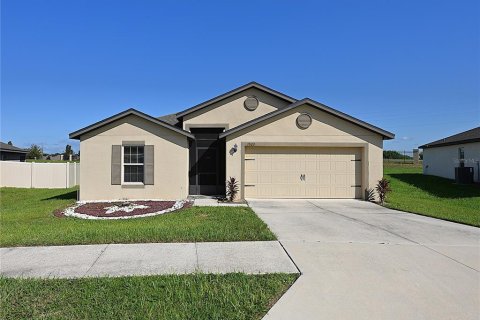House in Dundee, Florida 5 bedrooms, 183.48 sq.m. № 2306038