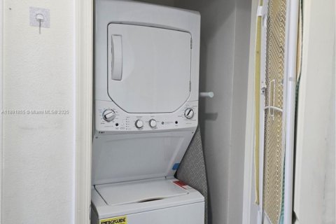 Снять в аренду кондоминиум в Корал-Гейблс, Флорида 1 спальня, 74.14м2, № 1943747 - фото 11