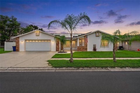 Casa en New Port Richey, Florida 3 dormitorios, 174.1 m2 № 2285439