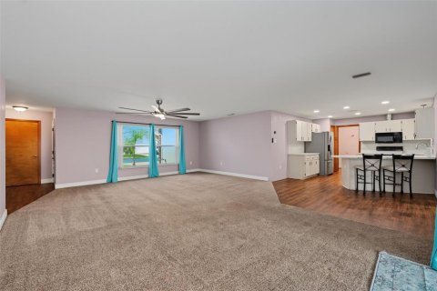 Villa ou maison à vendre à New Port Richey, Floride: 3 chambres, 174.1 m2 № 2285439 - photo 15