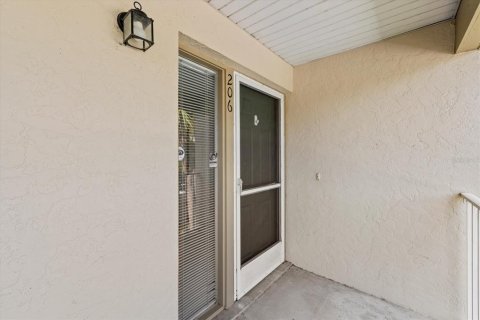 Condo in Venice, Florida, 2 bedrooms № 2106389 - photo 8