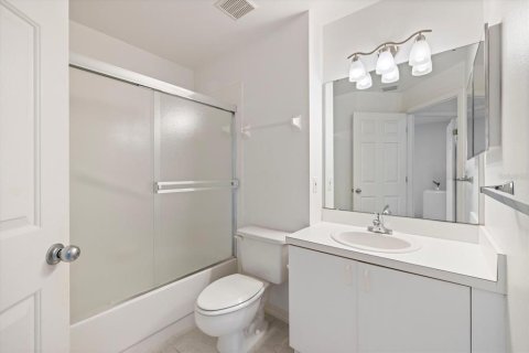 Condo in Venice, Florida, 2 bedrooms № 2106389 - photo 22