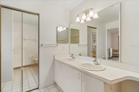 Condo in Venice, Florida, 2 bedrooms № 2106389 - photo 21